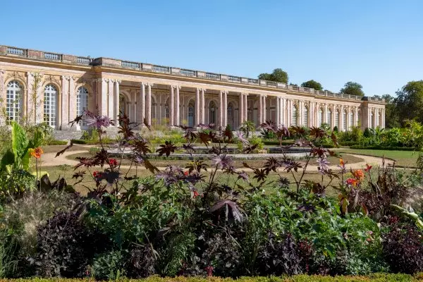 Palace of Versailles Guided Tour in English with Skip-the-Line Access and Passport Ticket