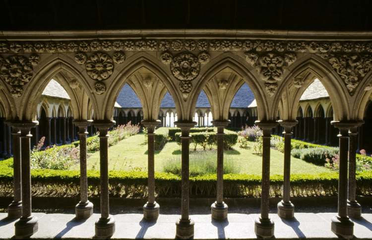 Ophorus Tours - From Saint-Malo Port to Mont Saint Michel village & Abbey Private Tour