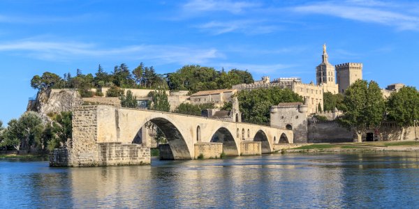 Ophorus Tours - Private Tour to Avignon & Châteauneuf-du-Pape from Marseille