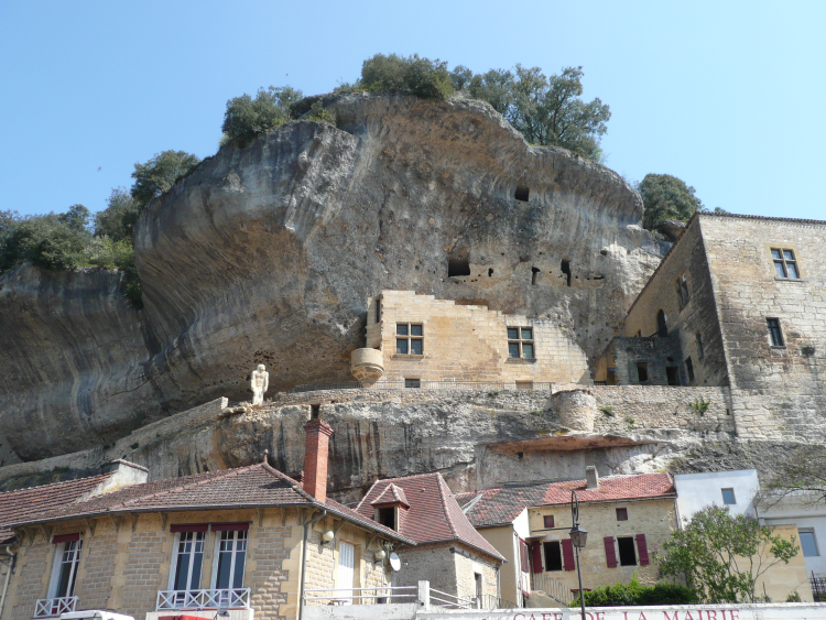 Ophorus Tours - Journey into Prehistory: Les Eyzies Museum & Lascaux IV Parietal Center