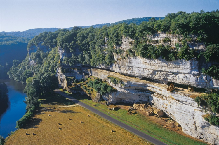 Ophorus Tours - Journey into Prehistory: Les Eyzies Museum & Lascaux IV Parietal Center