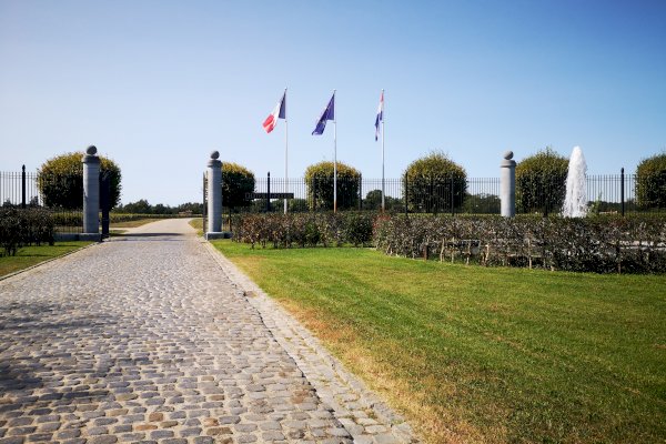 Ophorus Tours - Taste the Best of Bordeaux: Private Saint-Emilion & Medoc Wine Tour