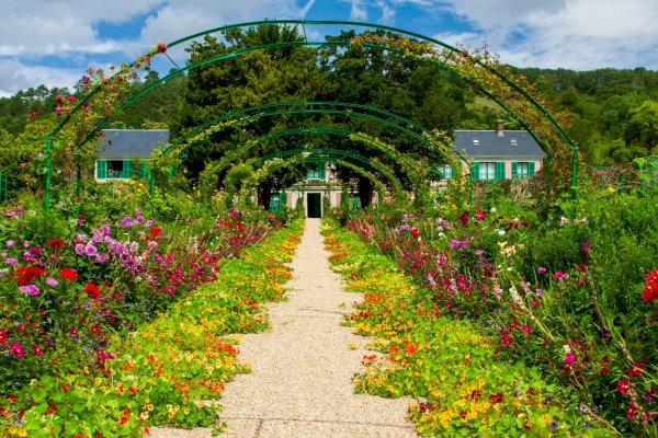 Ophorus Tours - Art & Opulence: Private Tour of Giverny & Versailles from Paris