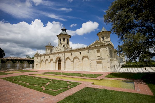 Ophorus Tours - Vineyards of Medoc: Wine Tour from Bordeaux to Le Verdon Cruise Port