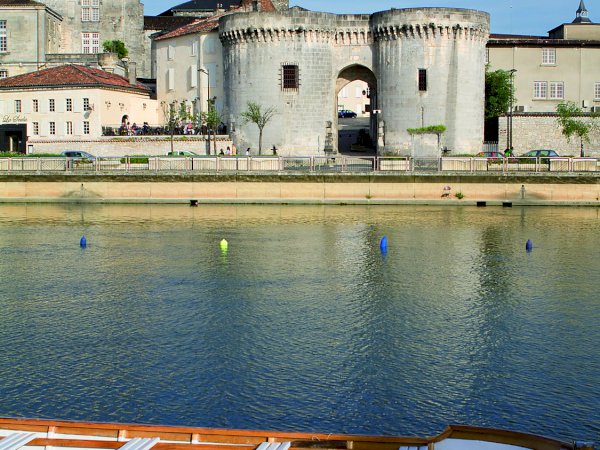 Ophorus Tours - Bordeaux to Cognac: Explore Brandy Country - Private Transfer