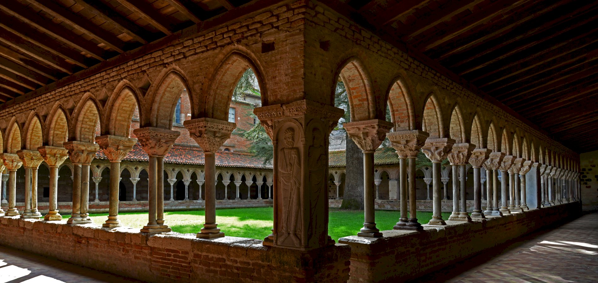 Ophorus Tours - Discover Southwest France: Private Transfer from Bordeaux to Toulouse