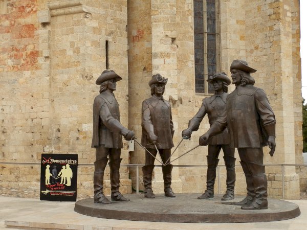 Ophorus Tours - Bordeaux to Armagnac: Private Day Trip with Distillery Tours & Tastings