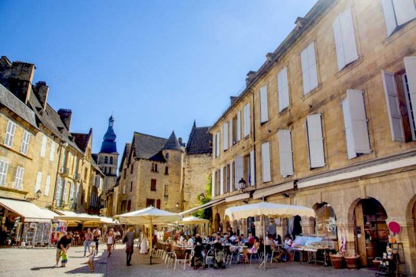 Ophorus Tours - From Paris to Sarlat la Canéda Private Transfer