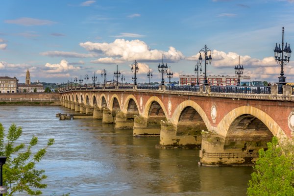 Ophorus Tours - Saint Emilion Private Transfer to Bordeaux