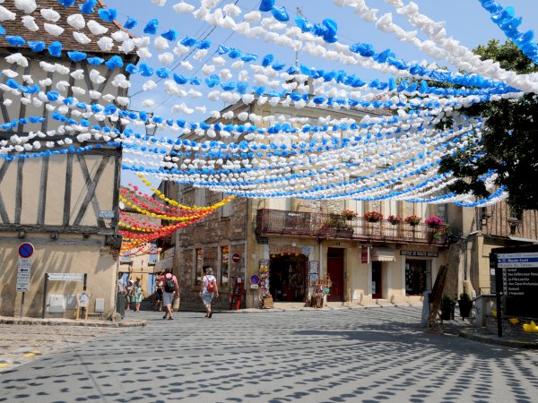 Ophorus Tours - From Sarlat la Canéda to Bergerac Private Transfer
