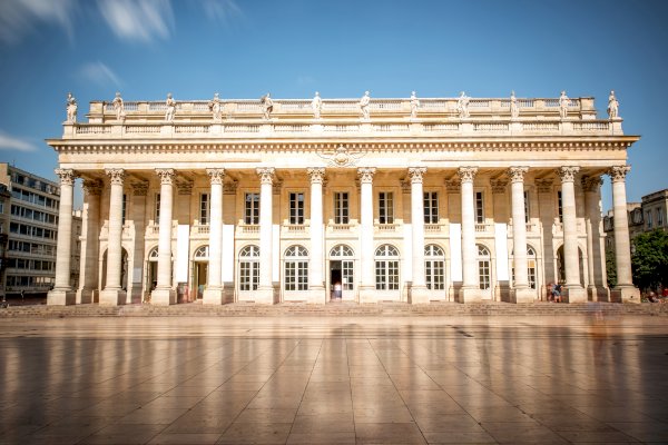 Ophorus Tours - Sarlat la Canéda Private Sightseeing Transfer to Bordeaux 