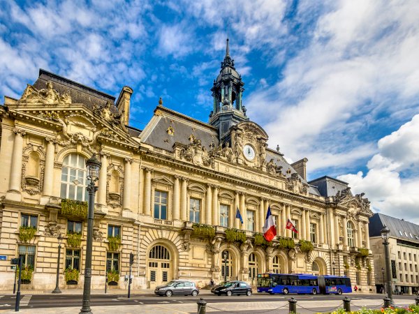 Ophorus Tours - Sarlat Private Sightseeing Transfer to Tours Loire Valley
