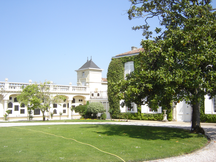 Ophorus Tours - Romantic Escape: Private Médoc Wine Tour Half-Day for 2 from Bordeaux