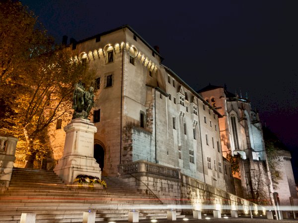 Ophorus Tours - From Lyon to Chambéry Private Transfer