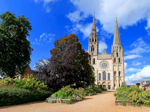 Ophorus Tours - Paris Private Sightseeing Transfer to Loire Valley