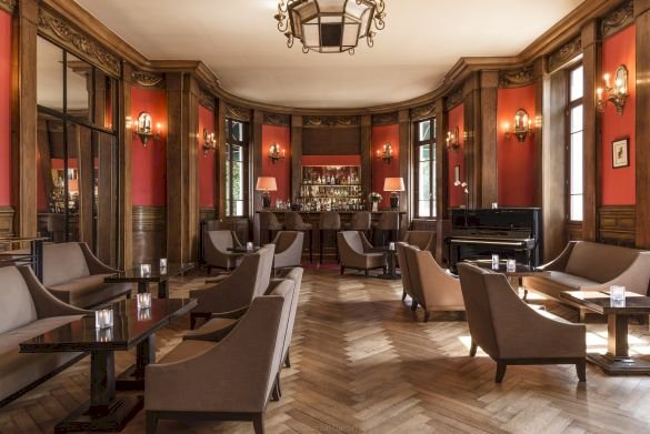 Ophorus Tours - Hotel Cour du Corbeau (Strasbourg) - Najeti Hotel de la Poste (Beaune)