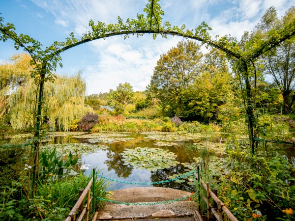Ophorus Tours - Honfleur Shore Trip: Explore Giverny Gardens & Honfleur with a Guide
