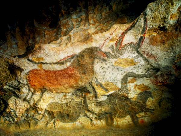 Ophorus Tours - From Trémolat to Prehistory Museum, Lascaux IV & Rouffignac Cave tour private