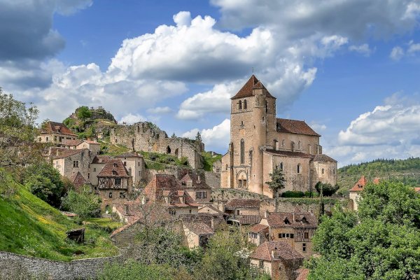 Ophorus Tours - Pech Merle Cave & Saint Cirq Lapopie Village Private Discovery