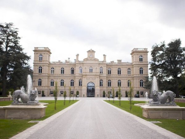 Ophorus Tours - Paris Helicopter Tour including lunch at Château de Ferrières