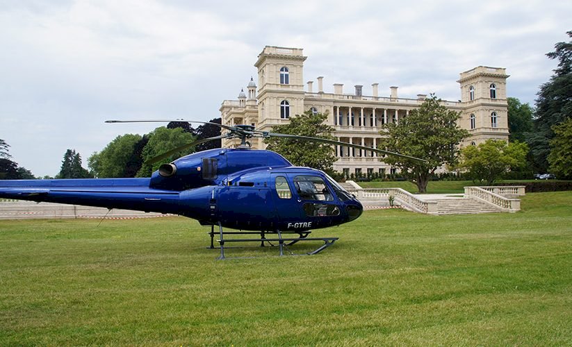 Ophorus Tours - Paris Helicopter Tour including lunch at Château de Ferrières