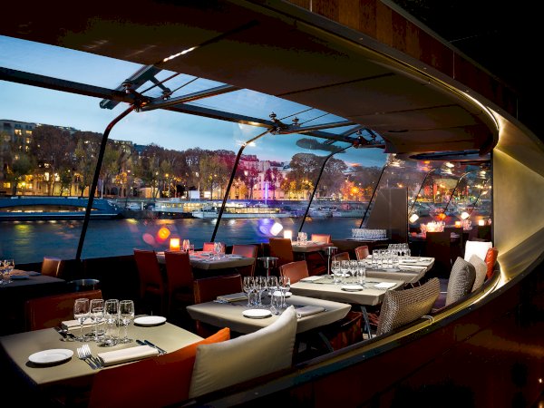 Ophorus Tours - Seine River Dinner Cruise VIP - Paris Lights Await