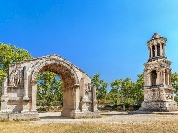 Ophorus Tours - Arles, Saint Rémy & Les Baux : A Cultural Tour in Provence