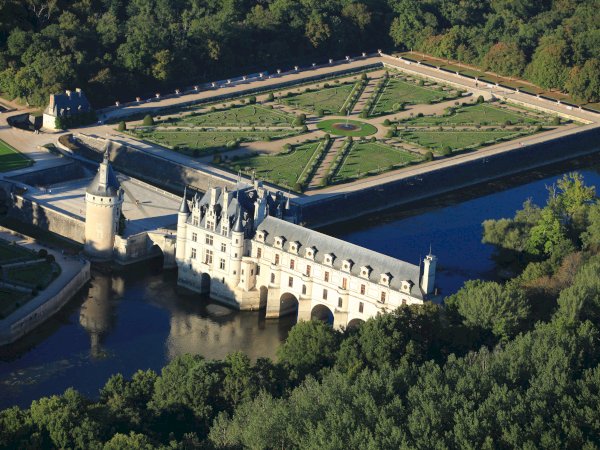 Ophorus Tours - Chenonceau Castle: Exploring Renaissance Elegance from Tours