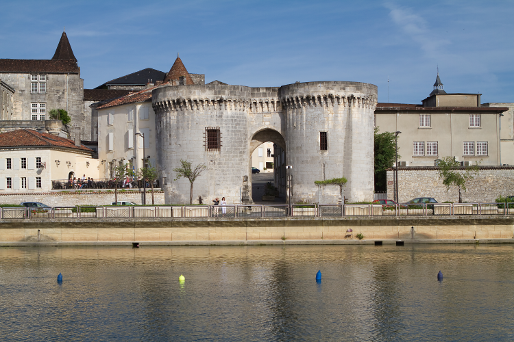 Ophorus Tours - Explore Cognac's Secrets: Distillery Tours & Tastings from Bordeaux