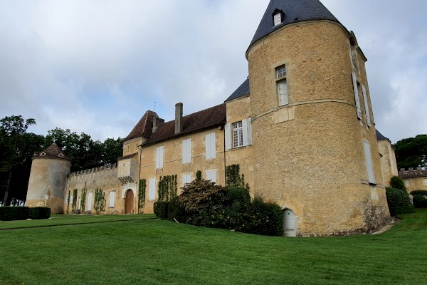 Ophorus Tours - Experience Sauternes Prestige: Château d'Yquem & Château Guiraud Wine Tour