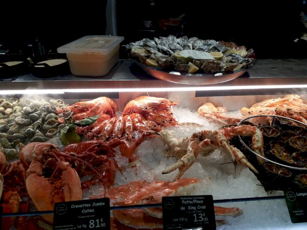 Ophorus Tours - Taste of Lyon: Shared Food Tour at Les Halles de Lyon Paul Bocuse