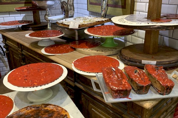 Ophorus Tours - Taste of Lyon: Shared Food Tour at Les Halles de Lyon Paul Bocuse