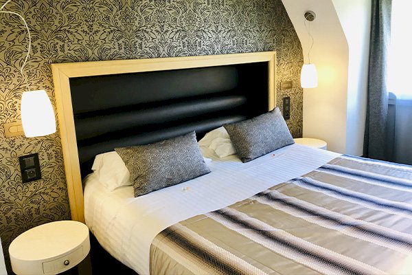 Ophorus Tours - Hotel de Sèze (Bordeaux) - Hotel Plaza Madeleine & Spa (Sarlat) - or similar