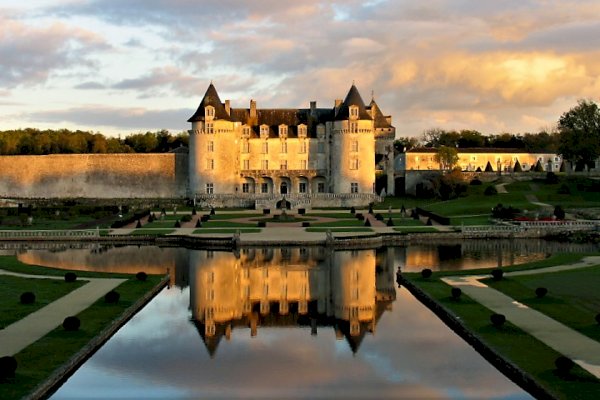 Ophorus Tours - La Rochelle Cruise Excursion to Chateau de la Roche Courbon