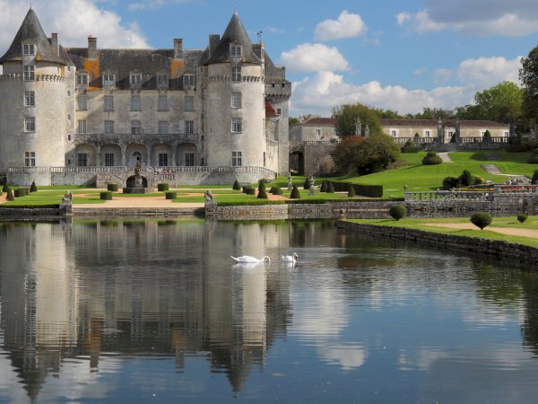 Ophorus Tours - La Rochelle Cruise Excursion to Chateau de la Roche Courbon
