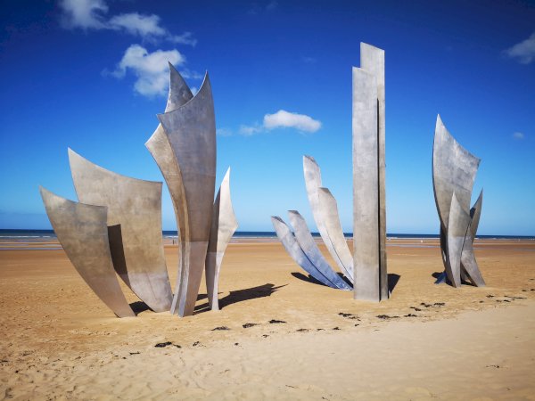 Ophorus Tours - Helicopter Tour from Paris to Normandy D-Day landing beaches