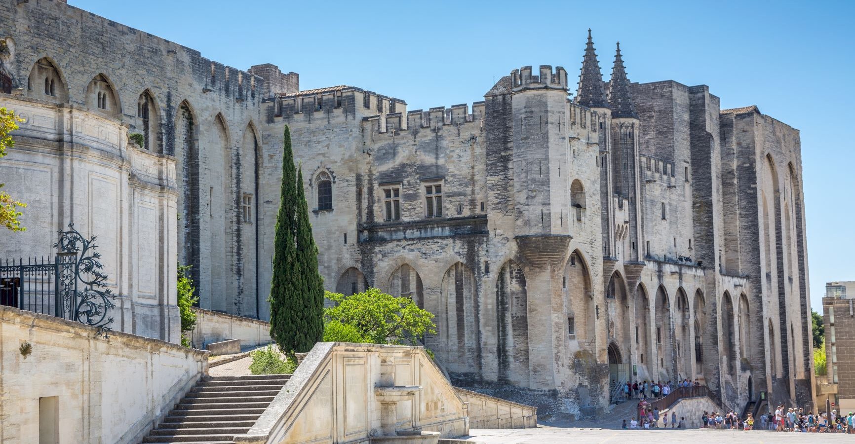 Ophorus Tours - Avignon Private Transfer from TGV train station to Avignon