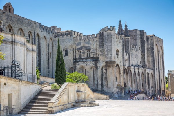 Ophorus Tours - Avignon Private Transfer from TGV train station to Avignon