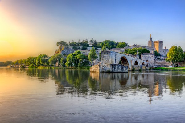 Ophorus Tours - Avignon Private Transfer to Aix-en-Provence